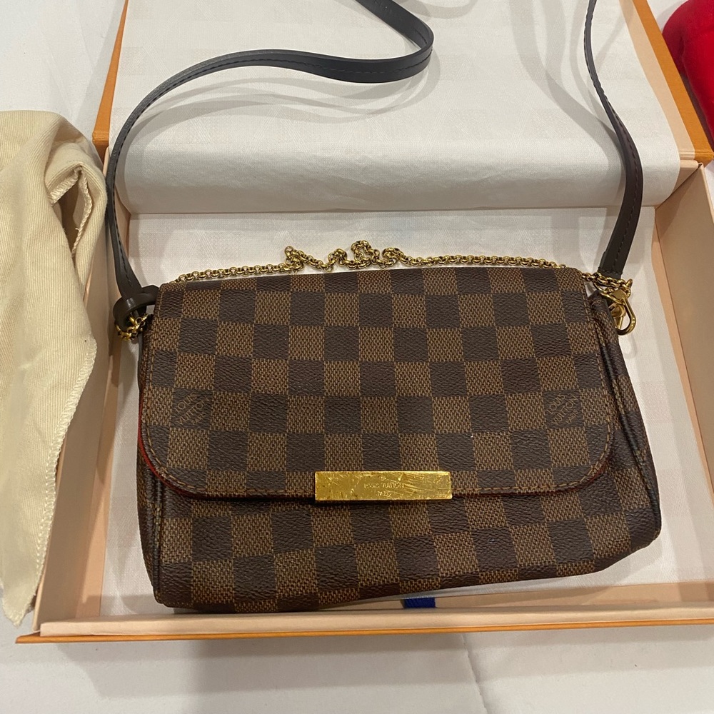 Louis Vuitton Favorite Handbag Damier PM
Very good Condition
$1,200